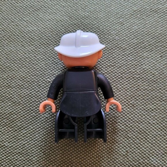 Lego Duplo Figure Fireman with White Helmet Gray M - Picture 2 of 2